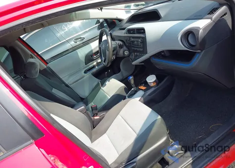 2012 Toyota Prius C Two из США, поврежденный, VIN JTDKDTB37C1016880